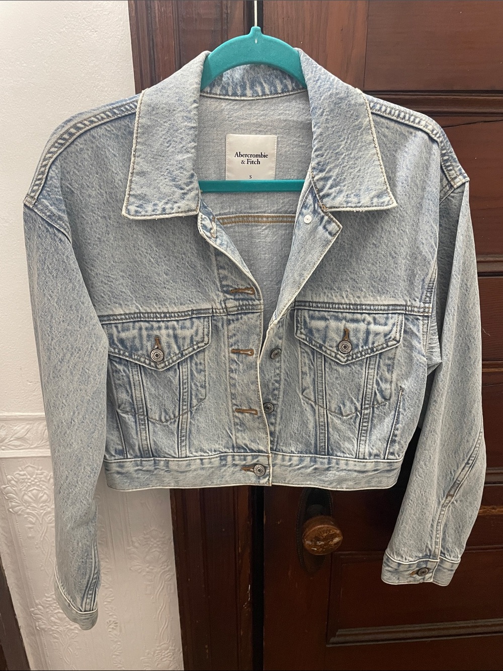 Abercrombie & Fitch cropped denim jacket